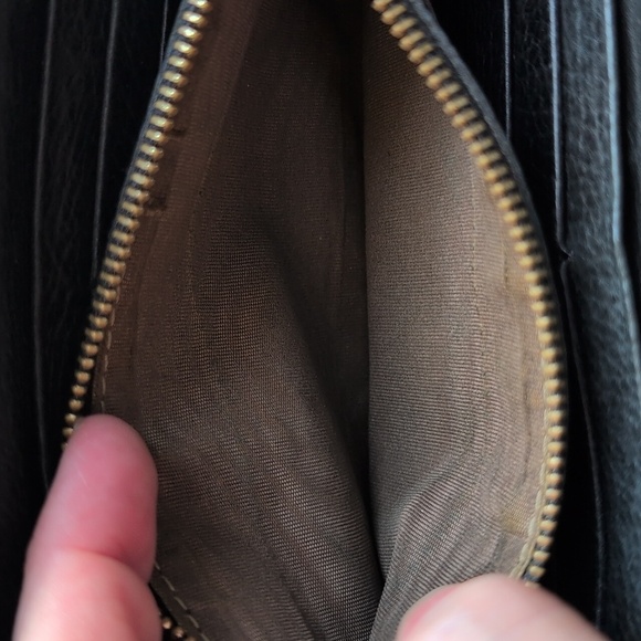 Chloe Elise Long Twist Lock Black and Gold Leather Wallet - Picture 9 of 12